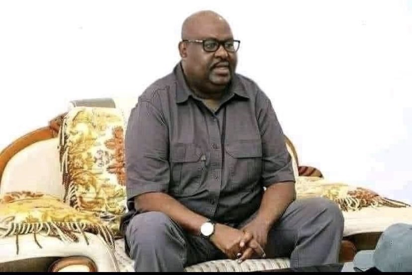 Waa kuma ninka raba inuu Soomaaliya xukumo, hadana ka baqaya inuu Villa Somalia tago, ciidanka Qaranka cadaw u yaqana, caasimaddana guri qabiil u arka?

JW: waa qofka hoos kamuuqda!!