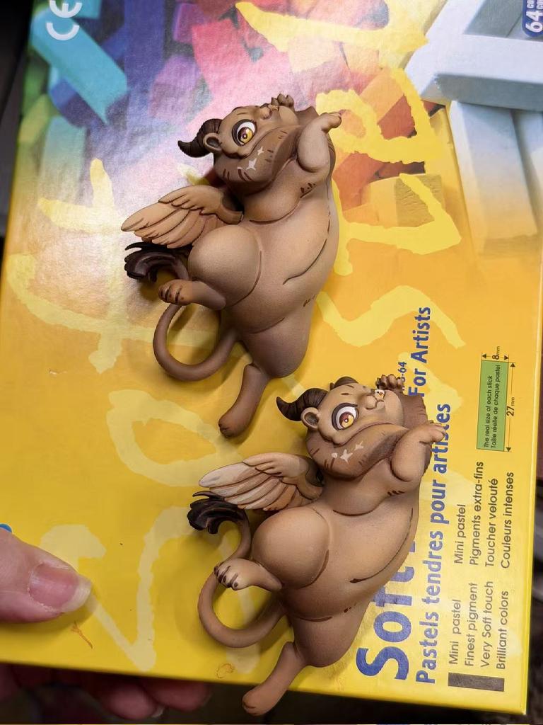 wf2026w 当日版権新作翼狮宝宝🥰 ダンジョン飯摊位号：5-12-02 价格