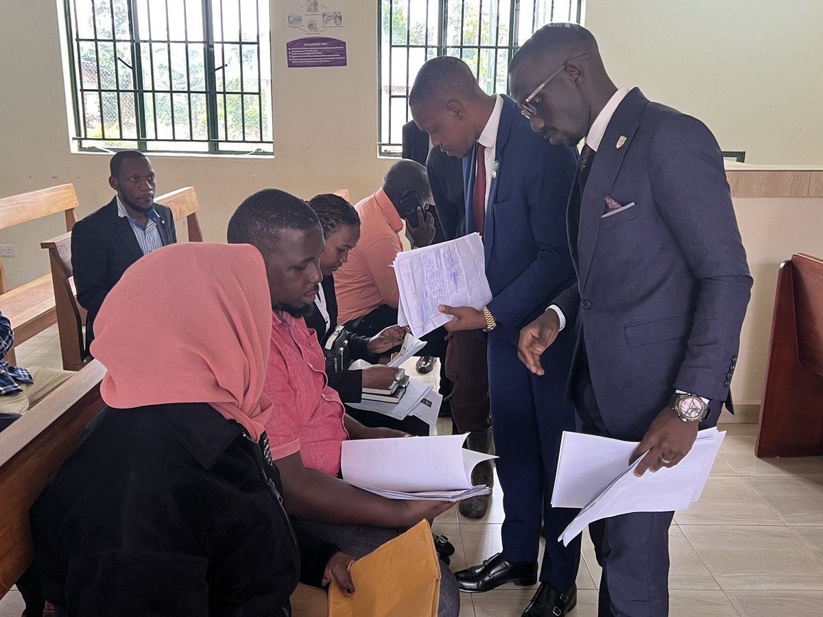 ug_lawsociety's tweet image. BUTAMBALA: Our #RapidResponse team—Advocates @Robert_Jurua, @Awe_creature, and @orobo_ronald—is already on the ground, preparing sureties’ documents to secure bail for the 25 detainees arrested on January 15.

#BangTheTable #BackOnTrack #RNBVision2060