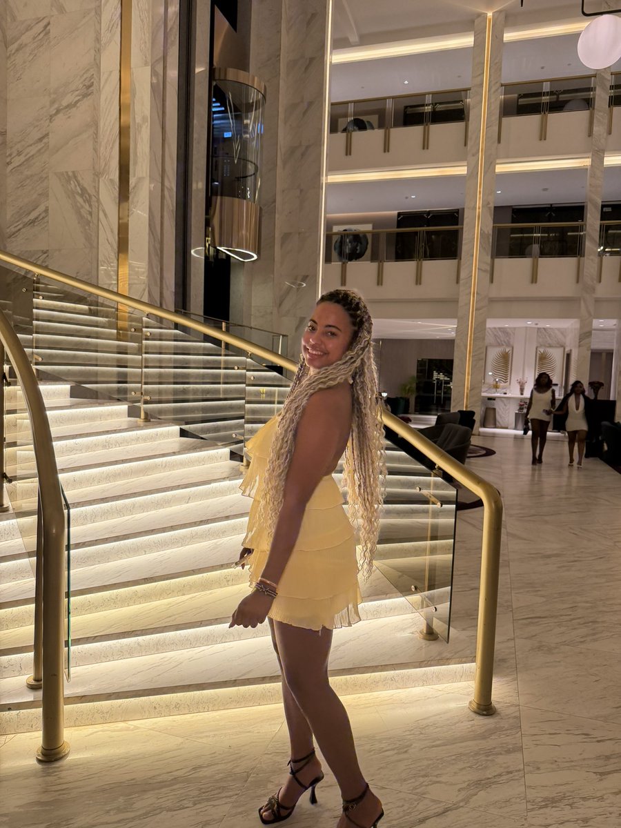 vanessagachie's tweet photo. Looking Good in 💛 https://t.co/uL7IjfUeJy