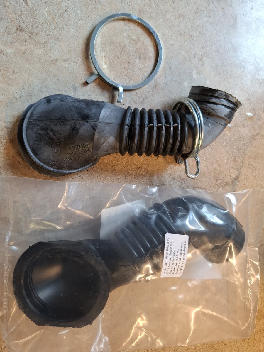 New hose fitted to this sturdy, reliable 16 year old Bosch washing machine yesterday in Linlithgow.  No more leaks.  

#Bosch #WashingMachine #Linlithgow #ApplianceRepairs #DomesticAppliances #DomesticApplianceRepairs