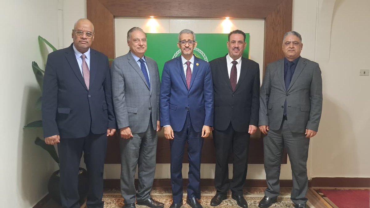 IARMSS's tweet image. معالي المدير العام للمنظمة العربية للتربية والثقافة والعلوم (الكسو) في رحاب معهد المخطوطات العربية بالقاهرة
أدى معالي الأستاذ الدكتور محمد ولد أعمر، المدير العام للألكسو الاثنين 2 فبراير 2026، زيارة رسمية إلى مقر معهد المخطوطات العربية بالقاهرة...
wp.me/pafp4k-62Y