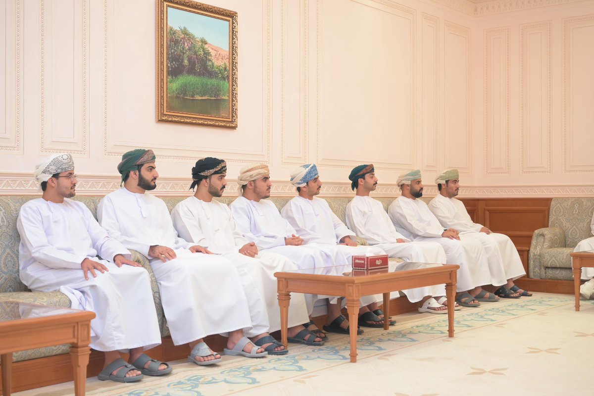 OmanStateCounci's tweet photo. تعزيزاً لأطر التعاون مع المؤسسات الأكاديمية عبر إتاحة مساحات أوسع للتبادل المعرفي والاطلاع على التجارب التشريعية ..
-مجلس الدولة يستقبل أعضاء المجلس الاستشاري الطلابي بجامعة السلطان قابوس، للاطلاع على اختصاصات المجلس وأدواره . https://t.co/D2k8c0dsUj
