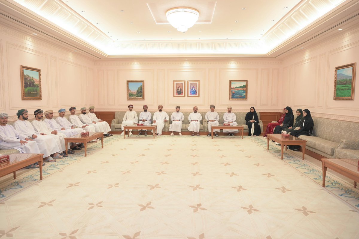 OmanStateCounci's tweet photo. تعزيزاً لأطر التعاون مع المؤسسات الأكاديمية عبر إتاحة مساحات أوسع للتبادل المعرفي والاطلاع على التجارب التشريعية ..
-مجلس الدولة يستقبل أعضاء المجلس الاستشاري الطلابي بجامعة السلطان قابوس، للاطلاع على اختصاصات المجلس وأدواره . https://t.co/D2k8c0dsUj