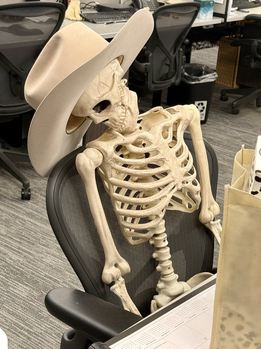 I’ve long heard that “some people” sneak up to a an underutilized floor during the midnight shift to catch a few ZZZZZs.  Now I have proof!