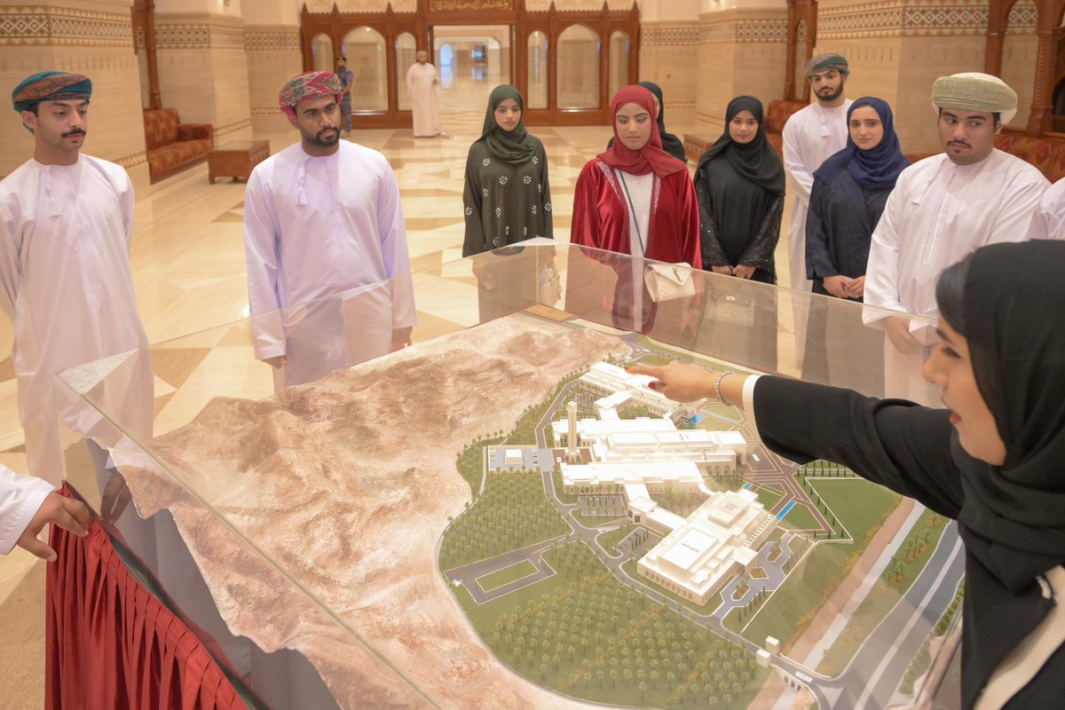 OmanStateCounci's tweet photo. - شملت الزيارة محاضرة تعريفية استعرضت مهام مجلس الدولة، وتطور مسيرته وإنجازاته، وآلية عمل أجهزته المختلفة.
- تأتي هذه الزيارات لتسهم في توسيع المدارك، وتعميق الفهم لاختصاصات ومهام المجالس التشريعية. https://t.co/k1SKhd51pY