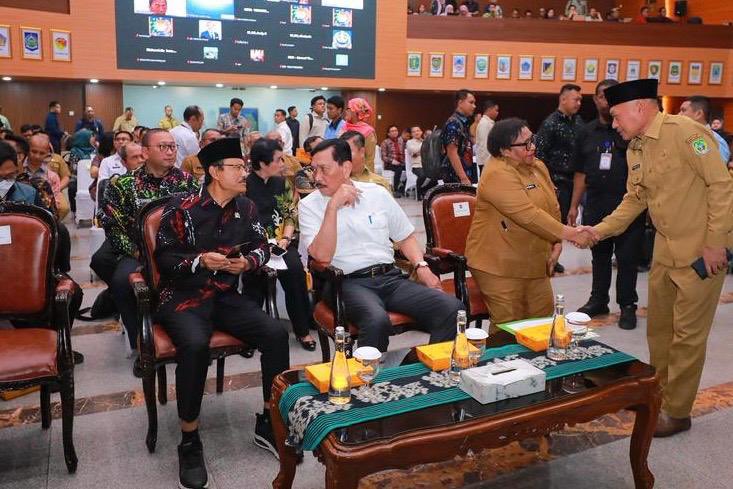 KemensosRI's tweet photo. Sosialisasi Piloting Digitalisasi Bantuan Sosial dan penguatan peran pemerintah daerah digelar di Gedung Sasana Bhakti Praja, Kementerian Dalam Negeri, Selasa (3/2). https://t.co/yKxDrI6emB