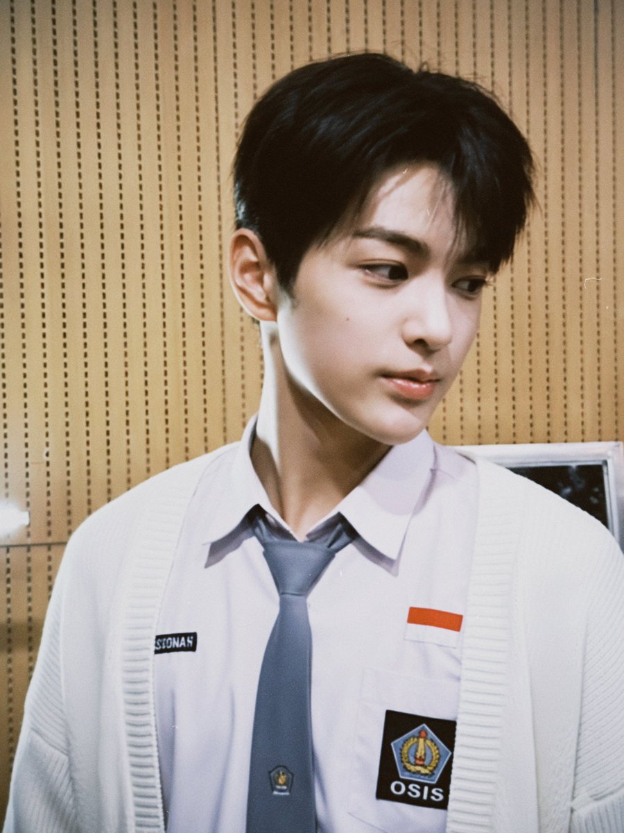 hbnmmm599212's tweet photo. #keonhyeon #hyeonkeon very short AU. 

what if the repa likes dewa secretly, all he does is one of them by selling dewa’s favourite risol mayo https://t.co/B0DOoMW9ol