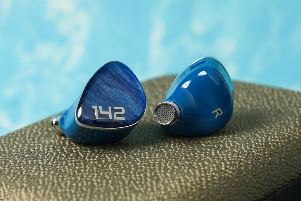 音楽の奥行きと解像感に浸るひととき🎶 DUNU 142 は、低域の厚みと中高