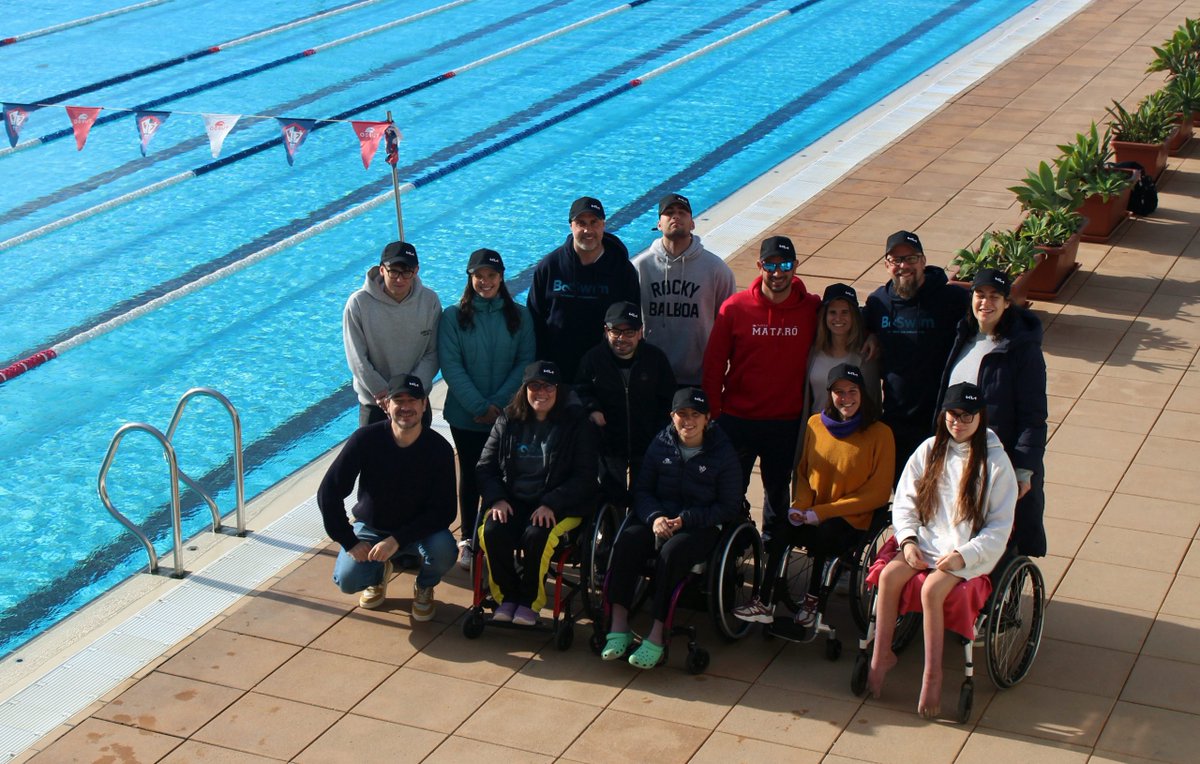 cnmataro's tweet photo. 🤝Aquesta setmana hem rebut la visita de Carlos Jiménez, director de màrqueting de Kia QUADIS ARmotors, patrocinador de l’equip de Natació Adaptada, que ha vingut a veure l’entrenament i a regalar gorres corporatives a l’equip🧢🚘 https://t.co/BBLAIjypRp