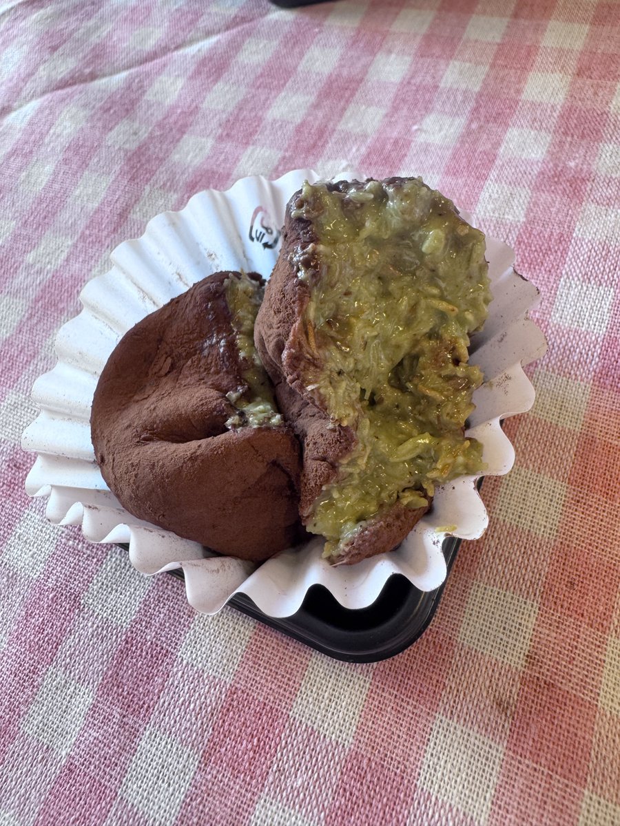 ドバイもちもちクッキー
食べてみた〜❣️
美味しいけど、少し甘かった😂

<a href="/bornfreeonekiss/">kimjaejoong</a> 
#김재중 #재중 #KIMJAEJOONG
#JAEJOONG #ジェジュン #金在中