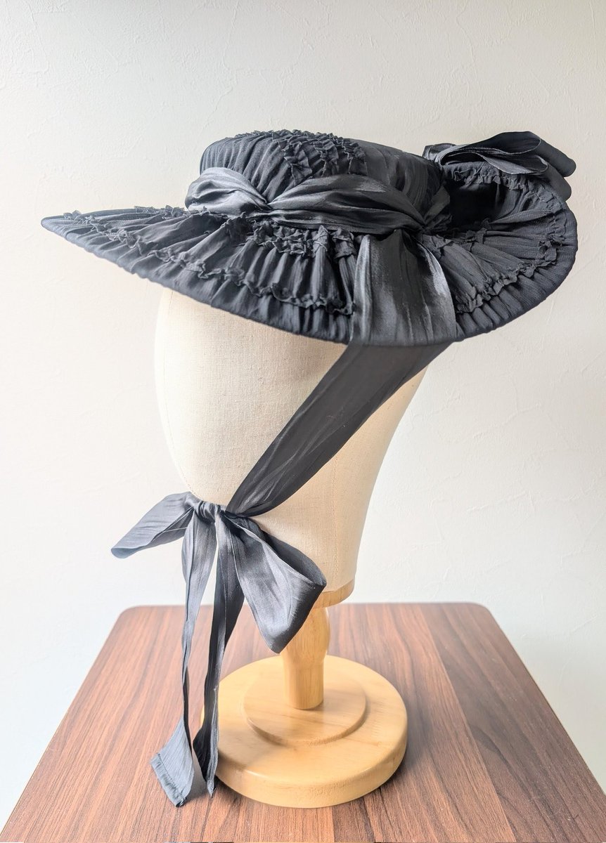 レーシーハット(シルキーブラック)》 シフォン生地で仕立てた