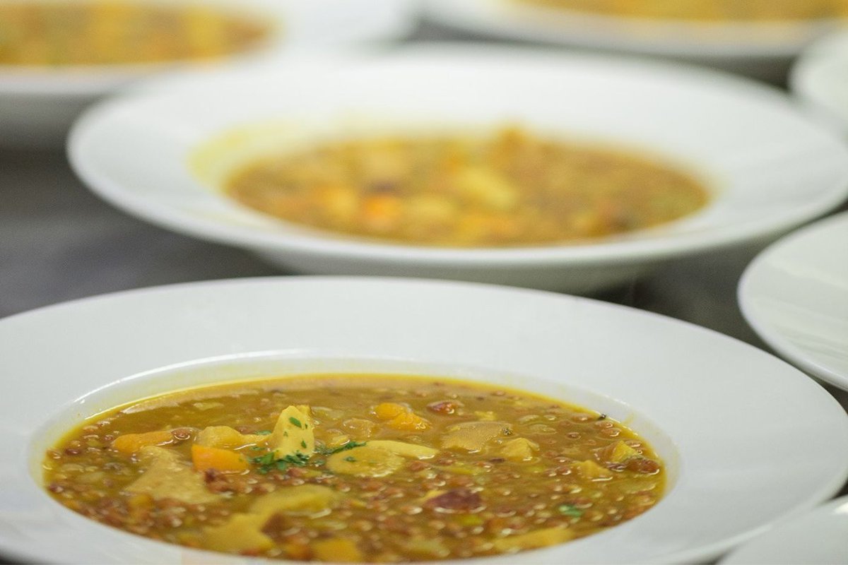 HotelesZentral's tweet photo. Febrero se disfruta mejor con #platos que reconfortan y se saborean con calma 🍽️✨. Disfruta de nuestros #MenúsdelDía, cuidadosamente elaborados, con opciones para todos los gustos y pensados para saborear el invierno como merece 🥄🍲. ¡Te esperamos en @HotelesZentral ! 🏨❤️ https://t.co/ki233LxzjH
