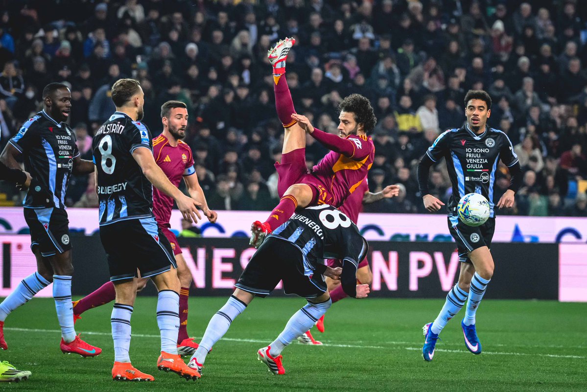 SoloRomaBuona's tweet image. DAY AFTER 💭 

E adesso che facciamo, buttiamo tutto al cesso?

Un'#AsRoma brutta (bruttissima) cade ad Udine in malo modo❌
Quasi mai in partita, con giocatori non all'altezza della fisicità friulana e soprattutto senza idee offensive, marchio di fabbrica di Mr.#Gasperini…