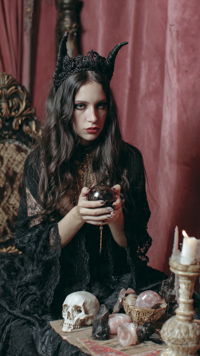 chief_musa97008's tweet image. Witchcraft Is Not Control — It’s Alignment

Old witchcraft was never about bending others.
It was about aligning yourself so what belongs to you could find you.
Power was subtle.
Intention was clean.
#WitchcraftWisdom #SacredEnergy #SpiritualAlignment #AncientPractices