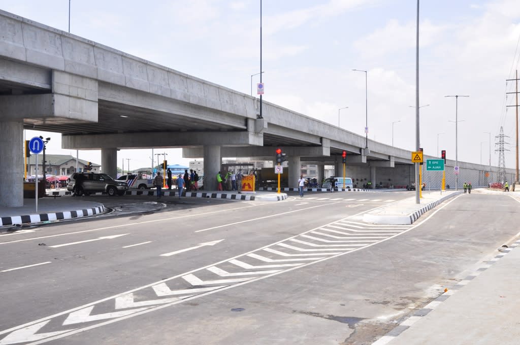 Midatlblog's tweet image. I think at this point, we may need to kneel down and beg Chief Femi Gbajabiamila to please pick up a ticket for the 2027 Lagos governorship election. We need an environmentally conscious governor, a Fashola-kind of governor.
I know he’s too big.
I know he’s above being governor.…