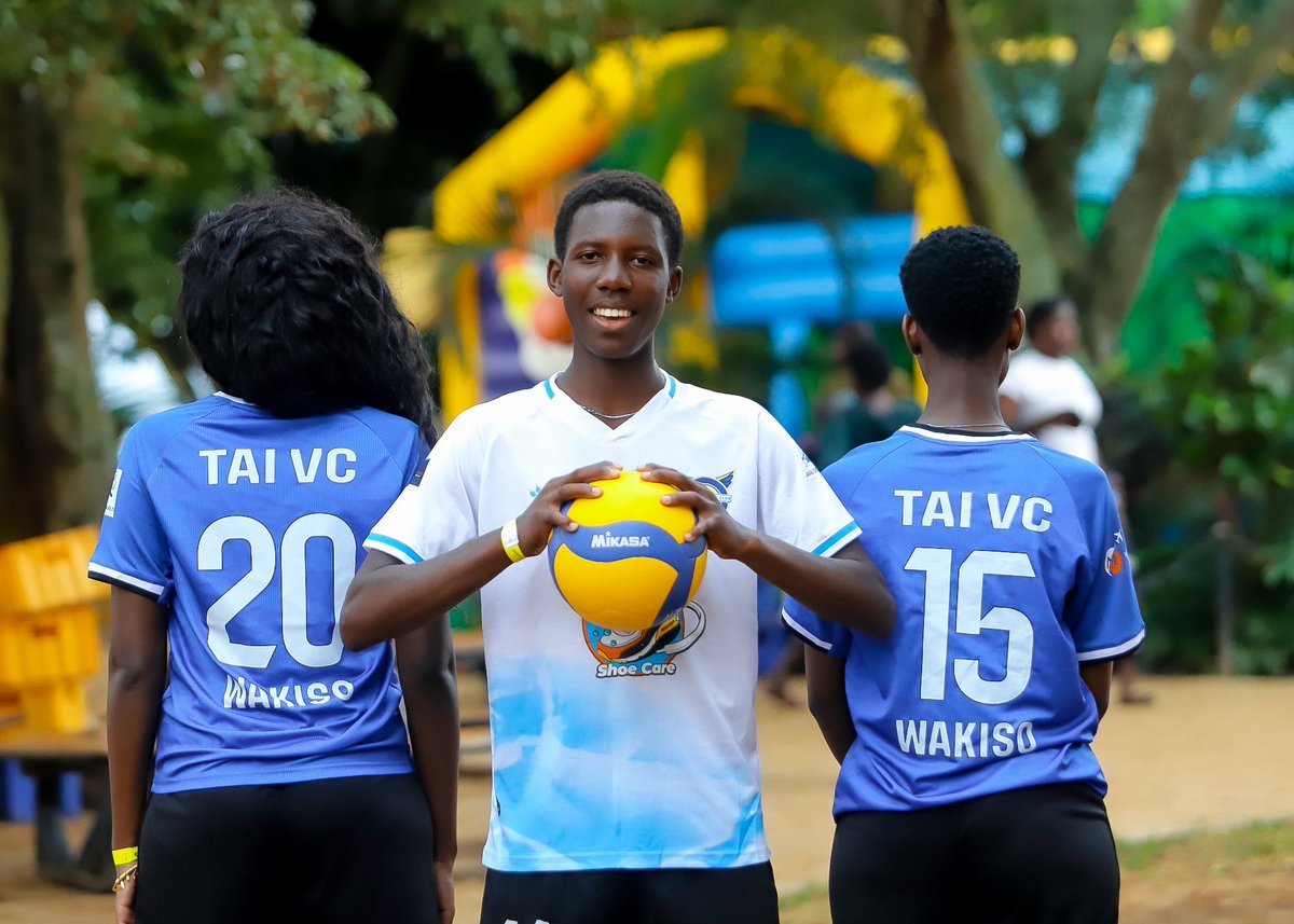 Tai_VCwakiso's tweet photo. The new kit is 🔥
Seeing our first few fans rocking the jersey—the smiles say it all.
Welcome to the new era.
#LetsGoTai #zibonshoecare #LavalConsults
#OutisSportsGallery https://t.co/p0NPXqkJGB