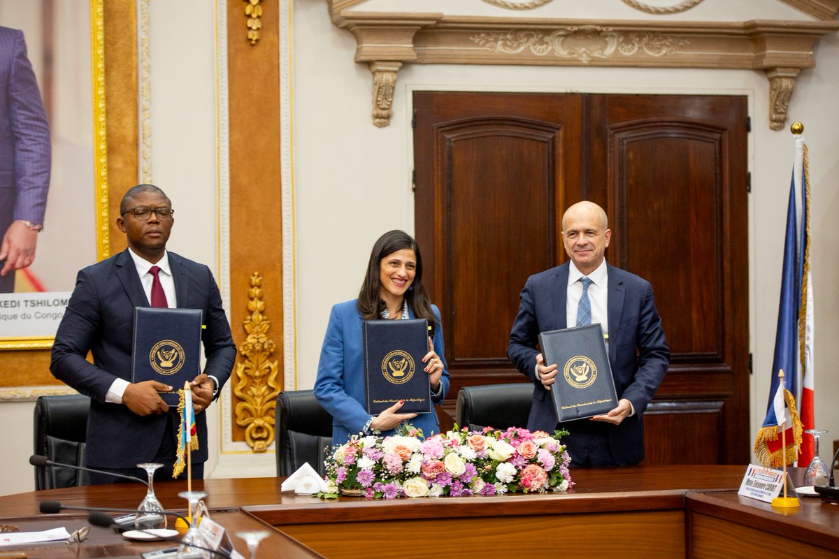 AdpiRdc1's tweet photo. 📅 02/02/2026 | Signature d’un M.O.U entre ADPI-RDC et AFD 🤝 Avec : Bob Mabiala Mvumbi (DG ADPI-RDC), Eléonore Caroit (Ministre déléguée 🇫🇷), Hervé Conan (Directeur Pays AFD). Un pas fort vers la coopération et le développement durable 🌍#ADPI #AFD #Coopération #Développement https://t.co/5f3MZ4aqzJ