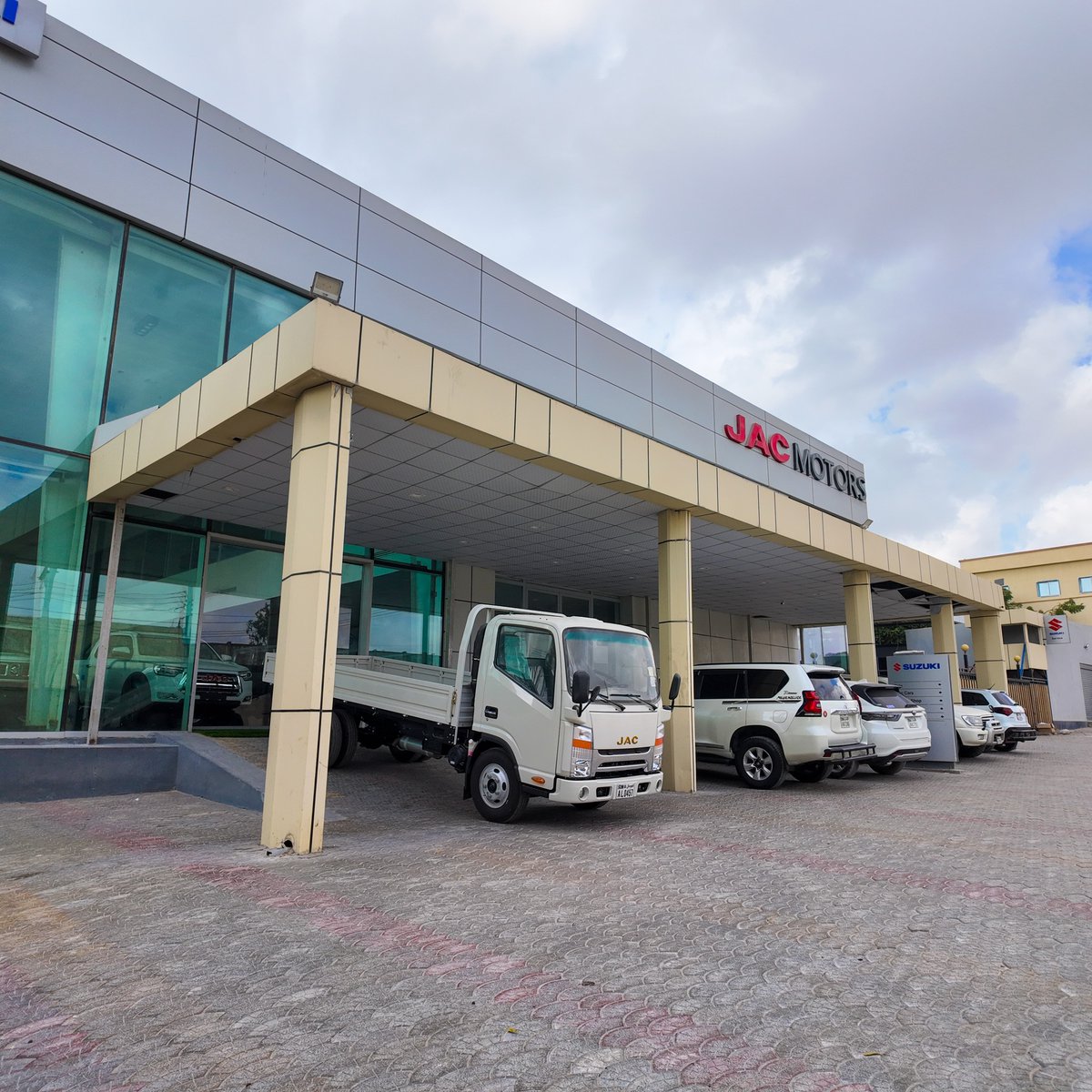 Haadltd's tweet photo. Sawirro bannaanka Showroom-ka HAAD.
#Haad2025 #Suzuki #JACmotors https://t.co/yGRzJOcjin