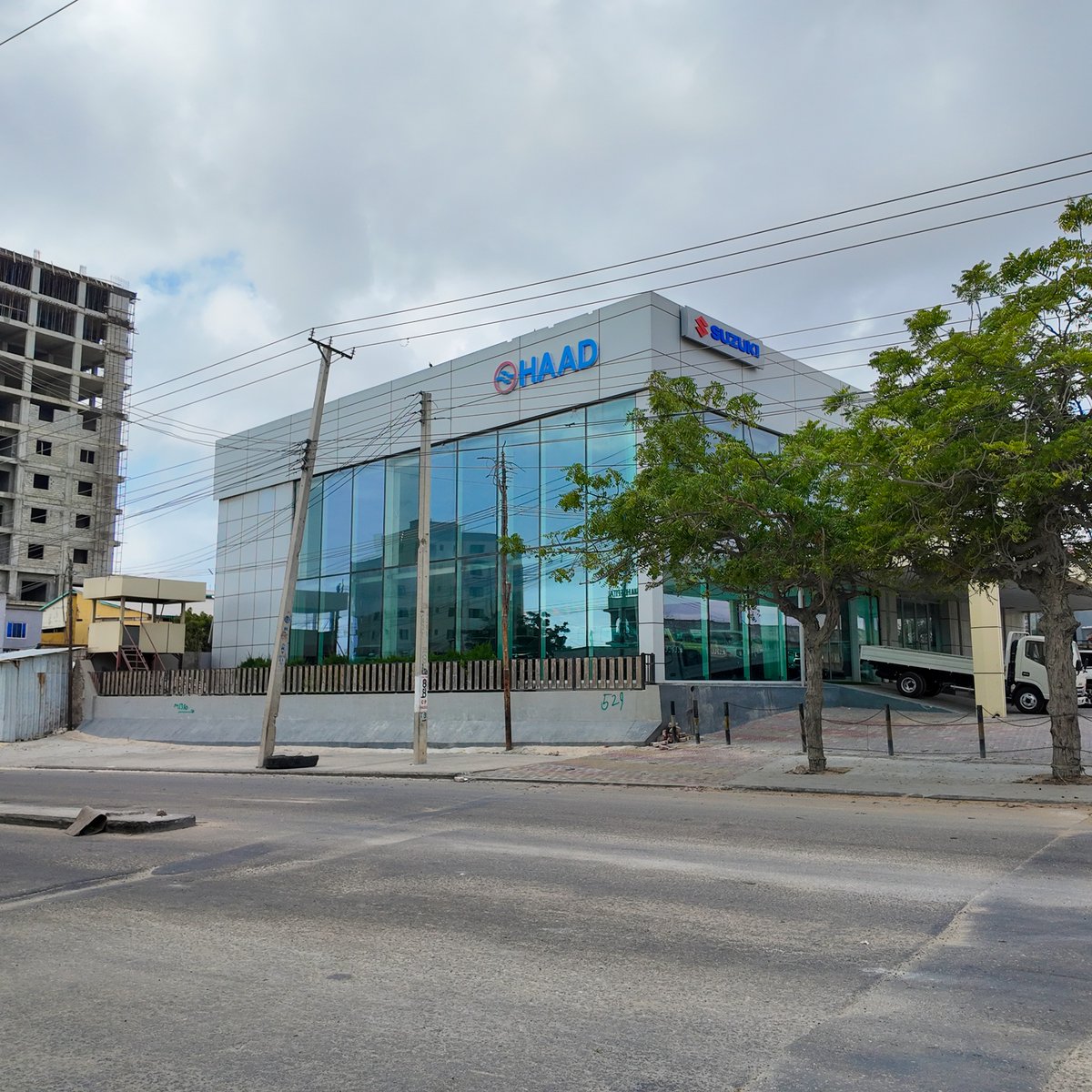 Haadltd's tweet photo. Sawirro bannaanka Showroom-ka HAAD.
#Haad2025 #Suzuki #JACmotors https://t.co/yGRzJOcjin