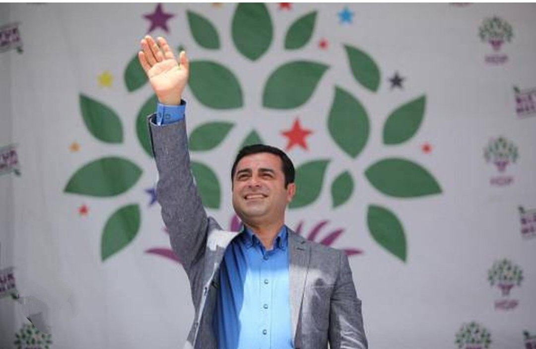 Sayın #Demirtaş ın acilen serbest bırakılması gerekiyor.Eğer kürtlerle barış istiyorsanız onu serbest bırakacaksınız Kürtleri tek temsil eden sayın Demirtaşdır ondan başkası hiç kimse değil
