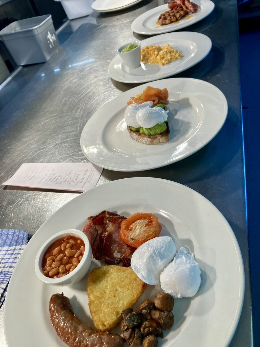 karen thompson tweet media