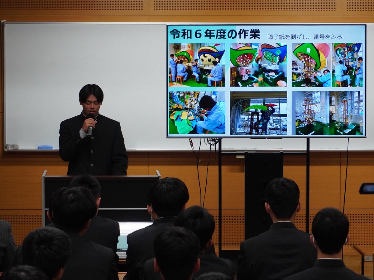 Shimabara_Tech's tweet photo. 全校生徒に向けての課題研究発表会と、インターンシップ報告を行いました。
　１６社の企業の方々にも来ていただきました。保護者にはリモートで見られるように案内をしていました。

発表課題研究
機械システム科　甲冑製作
電気電子科　ロードトレインの製作
建築技術科　ジオパークマスコット修理 https://t.co/jNhwpff2Li