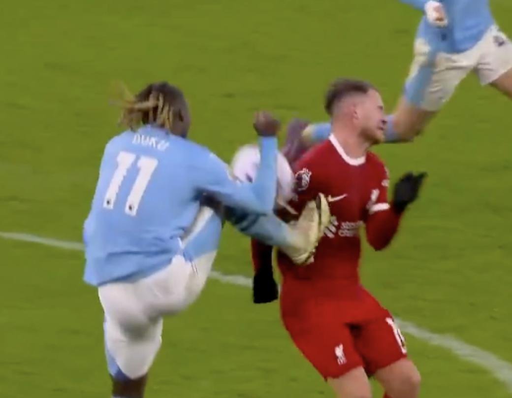 dazza_black's tweet photo. @henrywinter This won't happen-but players &amp; managers need to highlight incorrect decisions they've benefited from-not just the ones that go against. Once a level of honesty is back in the game it will be hard to ignore all the incorrect and poor decisions. Like Doku on MacAllister. https://t.co/k32XqsJTVL