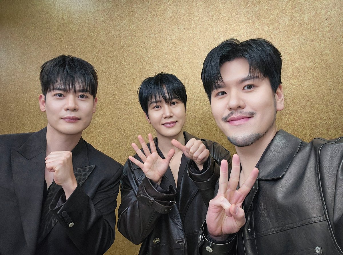 강렬한 비트에 춤출 뻔🕺🎶살아 숨 쉬는 Alive한 무대🔥🔥｜라포엠(LA POEM) - Alive｜공간음향🎧라이브｜SoundBOMB360˚[SUB]

잠시후 6시(KST)에 만나요✨️

🔗youtu.be/Dz-SkzfB9UI?si…

<a href="/kpop_sbs/">SBSKPOP X INKIGAYO</a>
#LAPOEM #라포엠 #Alive
#soundbomb360 #공간음향 #싸운드밤 #사운드밤
#유채훈 #최성훈 #정민성