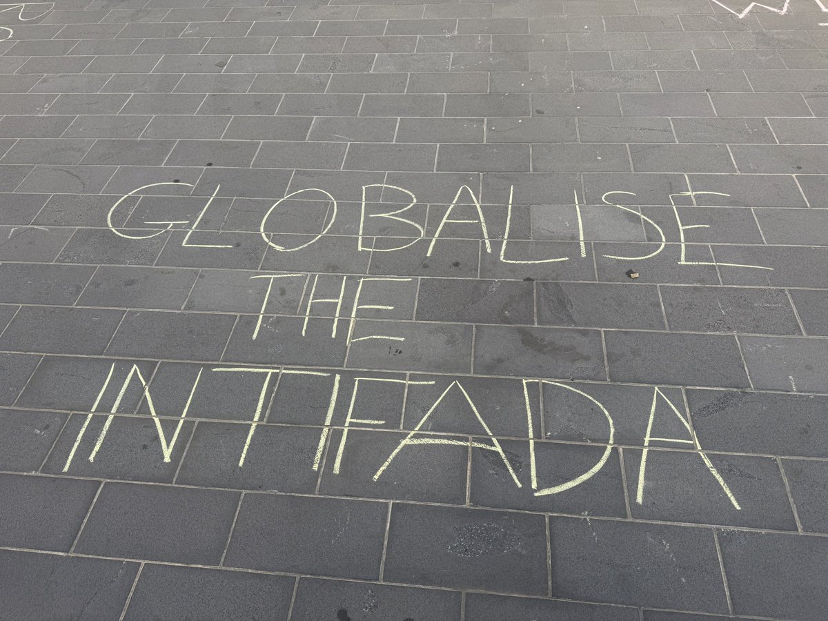 _davidlimbrick's tweet photo. There was a condolence motion at Parliament today mourning the Bondi massacre. 

Coincidentally, the Greens spoke at a protest at Parliament today where the attendees did this. https://t.co/qVZWsXAusC