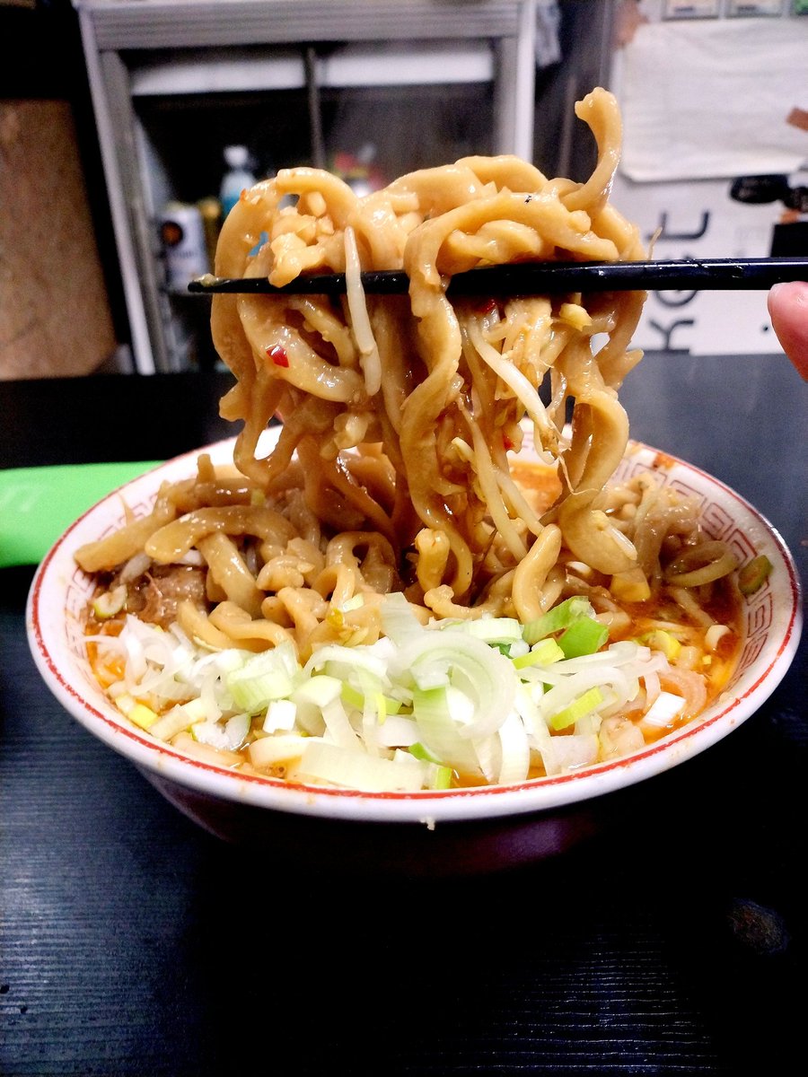 自家製麺まさき(非乳化)@新所沢
✦限定 味噌らーめん
無料TP:にﾏｼ²/しﾏｼ²/火の粉
有料TP:ねぎ
食べ納めの美味噌は辛ねぎ仕様で🤤🔥💕
前回はバター🧈が流行ったから 今回は海老🦐をやる😎👍🏻w
予測不能・変幻自在なバリエーションで 楽しませてくれるのも まさきの魅力✨
本店の味噌も乞うご期待…