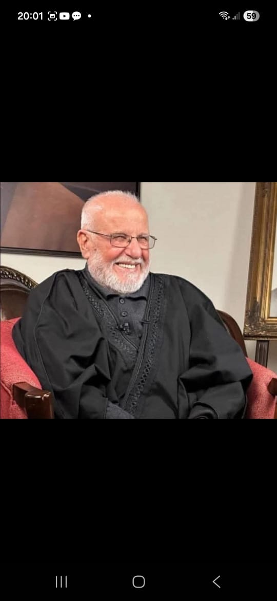 قلدناك السلام من قلب مجروح
يا راحل عجناح الفقد
نيالك بملقى روح الروح
كليلك الغار وتاجك المجد
لو عشقكن جرم مفضوح
لعشقكن أنا أسير وعبد
#السيد_عبد_الكريم_نصر_الله