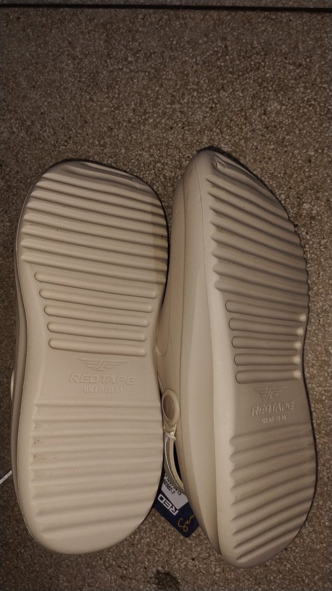 AdiLogan's tweet photo. @myntra something seriously wrong  They are rejecting return request There was not even a Myntra seal on the product; it had a RedTape seal. Still, these people are creating unnecessary drama. Even customer support is not helping. The investigation team is fooling the customer. https://t.co/8brabT0Nhg