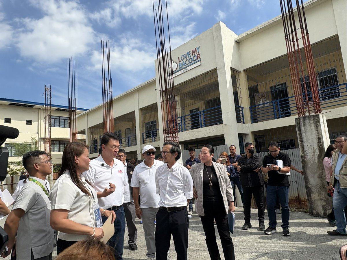 ABSCBNNews's tweet photo. DPWH Sec. Vince Dizon inspects two unfinished school buildings in Bacoor, Cavite. He says he will talk to DepEd to find funding to complete the projects, which have been stalled for nearly a year now. | via @jekkipascual 
https://t.co/FThVYKCmEA