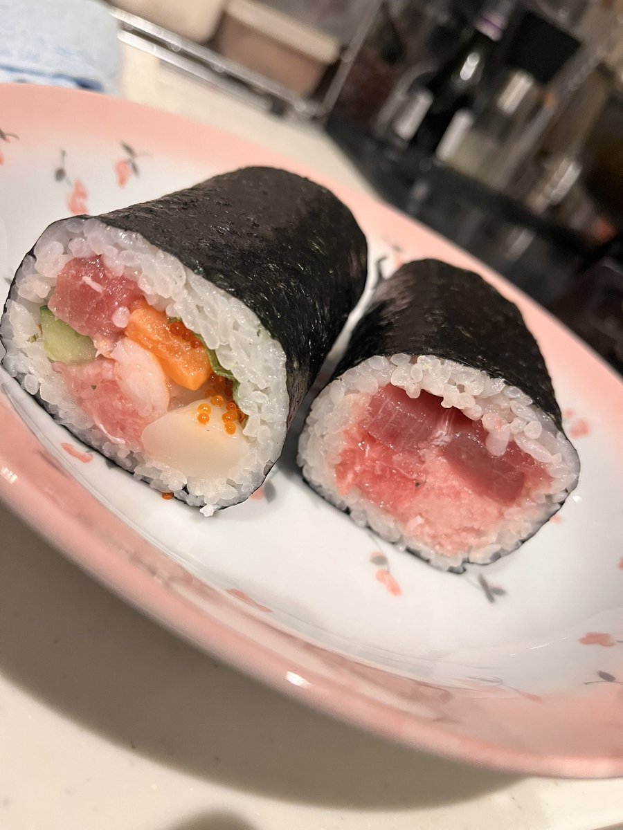 とりま恵方巻き( ˙༥˙ )もぐもぐ
