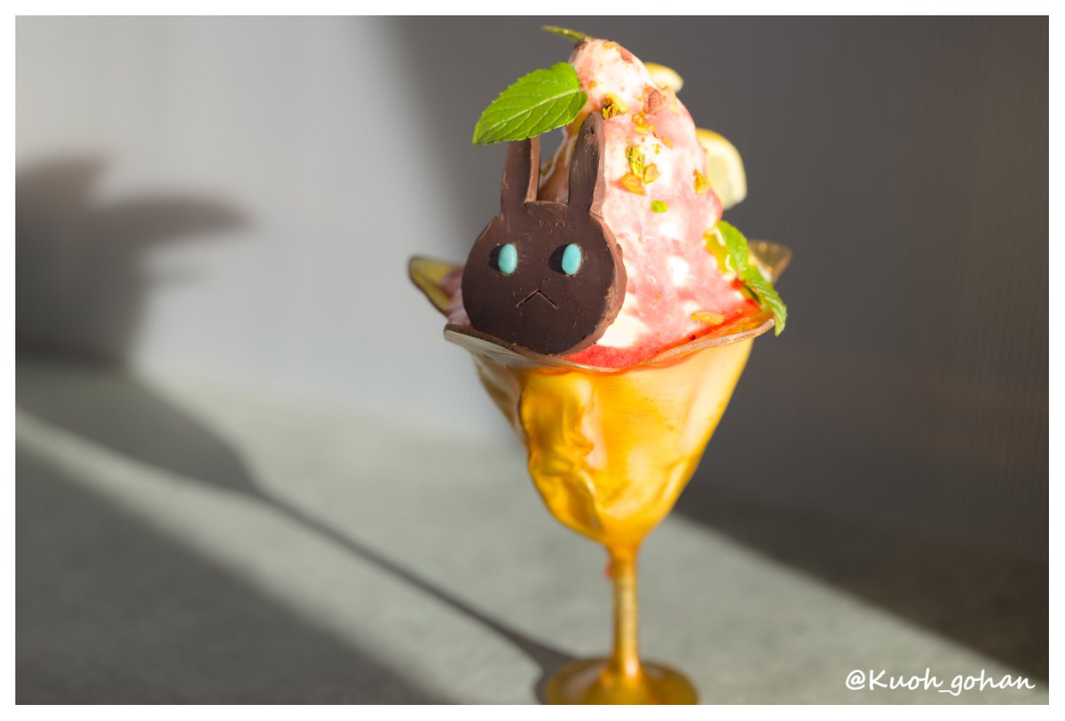 kuoh_gohan's tweet photo. レーヴァテインの「クリムゾンベリー・アイスクリーム」を再現しました🍦
ベリーの甘酸っぱさとクリーミーな味わいが絶妙です✨
金色のカップも形や色に拘り自作しました！
詳しい作り方は動画とレシピをぜひ見てください
動画URLはリプ欄へ
#Endfield #エンドフィールド #エンドフィールド料理部 https://t.co/xKjlEJwXnP