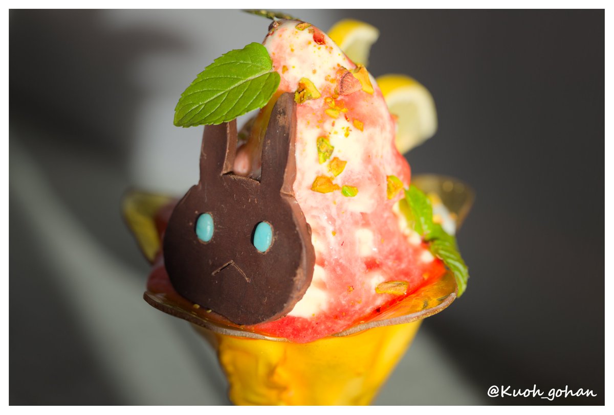 kuoh_gohan's tweet photo. レーヴァテインの「クリムゾンベリー・アイスクリーム」を再現しました🍦
ベリーの甘酸っぱさとクリーミーな味わいが絶妙です✨
金色のカップも形や色に拘り自作しました！
詳しい作り方は動画とレシピをぜひ見てください
動画URLはリプ欄へ
#Endfield #エンドフィールド #エンドフィールド料理部 https://t.co/xKjlEJwXnP