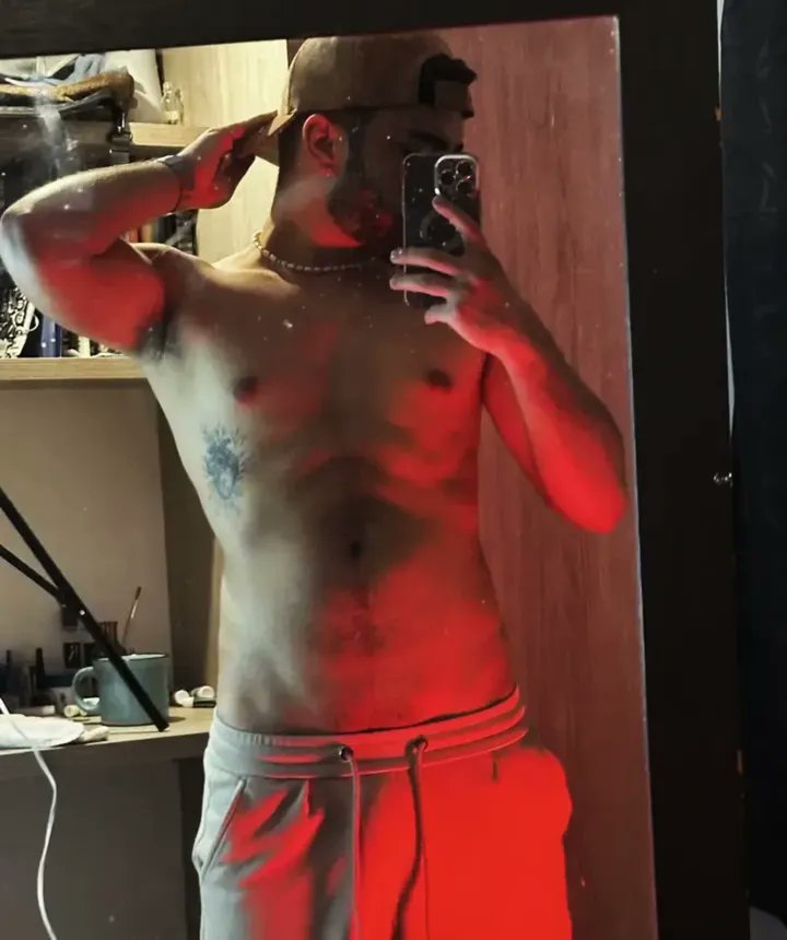 tanayxroy's tweet photo. Too hot to handle 🥵 https://t.co/riXKoZW7Cn