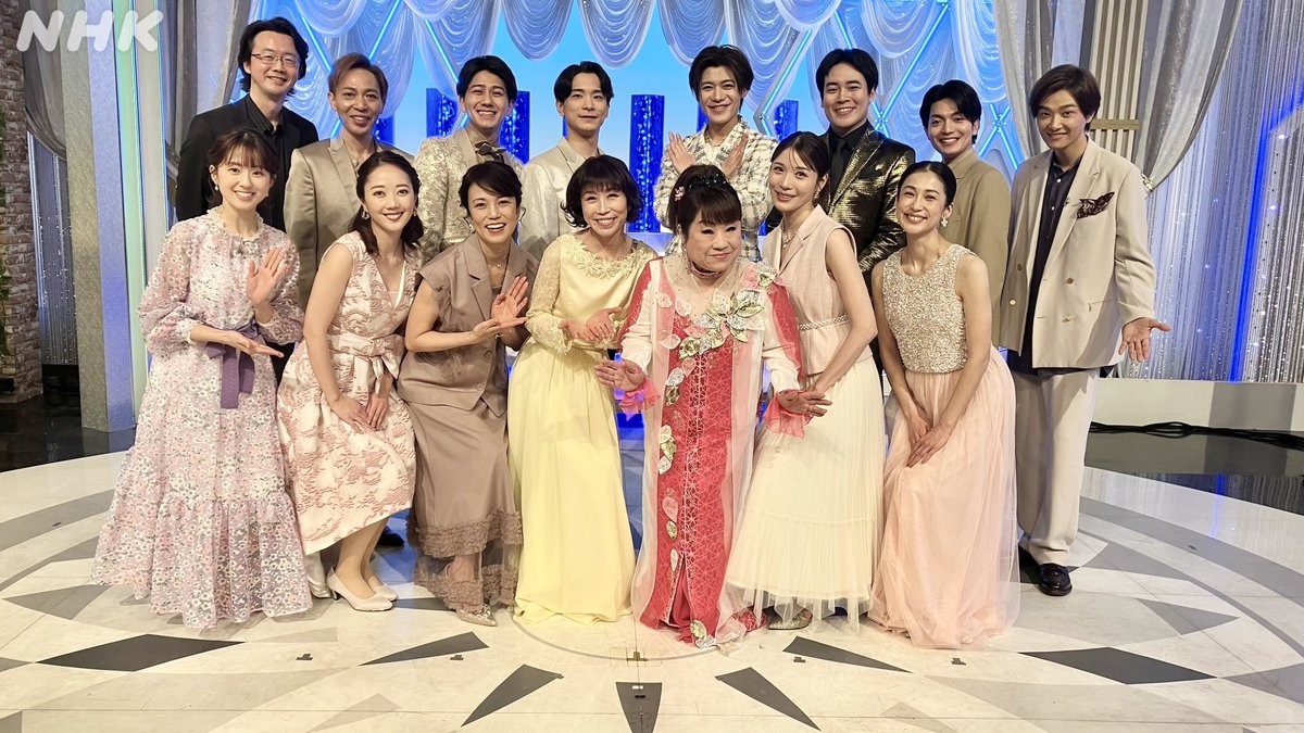 Gran_Arts's tweet image. 【#HEROES】
／
重大発表📣
井上が司会を務めるNHK「#はやウタ」に
なんとHEROESが大集結🎊✨
＼

昨日グランアーツ全員での収録をしてきました💕
放送日や詳細などは後日追ってお知らせいたします📝

皆さまに最高のパフォーマンスをお届けします‼️
ぜひお楽しみに😆

#井上芳雄 #彩吹真央