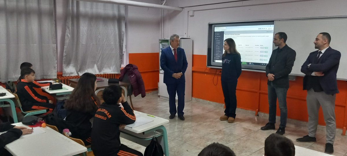 İlçe Millî Eğitim Müdürümüz Halil İbrahim Zengin, Dumlupınar Ortaokulunu ziyaret ederek çoklu yabancı dil eğitiminin uygulandığı sınıflarda incelemelerde bulundu ve öğrencilerle bir araya geldi.
<a href="/halilbrhmzengin/">Halil İbrahim Zengin</a>