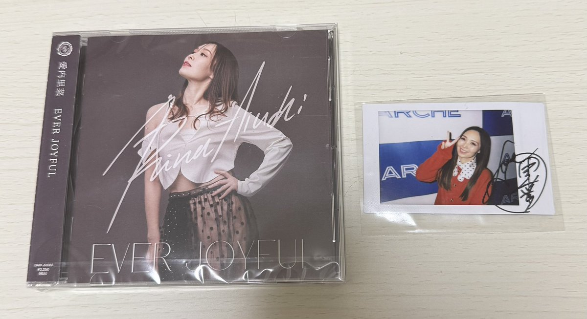 わーい、 愛内里菜さんのサイン入りチェキ付きニューアルバム届いた