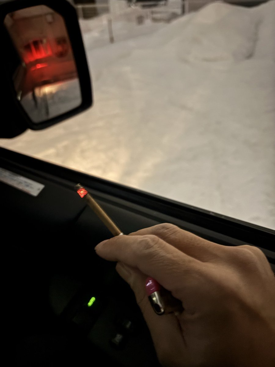 超絶疲れた

ケーブル一人で持てないから手伝って欲しいと言われ手伝うも重さに耐えきれず突然手を離される

ドラムも同様に、、、

俺の肩ぶっ壊れる
めちゃくちゃ肩痛い

会社戻ったら社長から
リフォーム中の行く度に追加に次ぐ追加工事のお客様の所にいくか？と

今日は勘弁して下さい