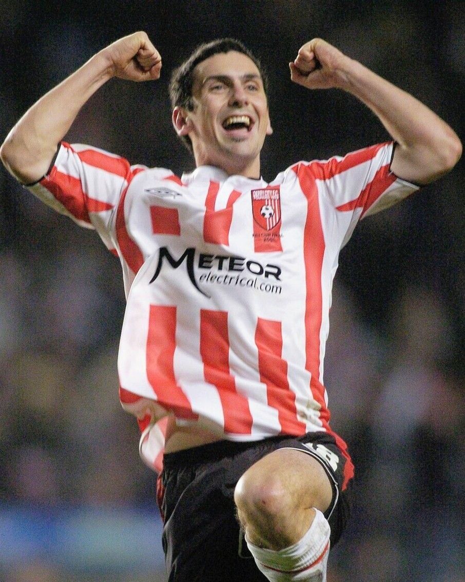 10 years without Mark Farren. 

On this day in 2016 we lost our record goalscorer, a gentleman and a club legend.

Rest in peace, Mark 🔴⚪️