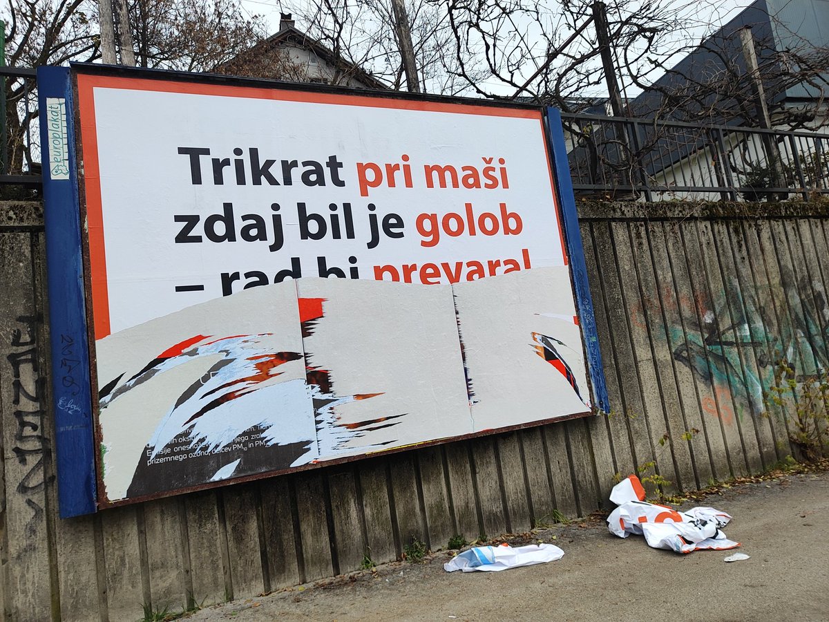 GorencIrena's tweet photo. @8Marec Bogve kdo, pa je napadel ta jumbo plakat?
In ali ste že kaj obiskale romska naselja in zaščitila mladoletna dekleta? Ve takozvane #borke za ženske pravice 🤔 😥 https://t.co/8zwZiSxThd