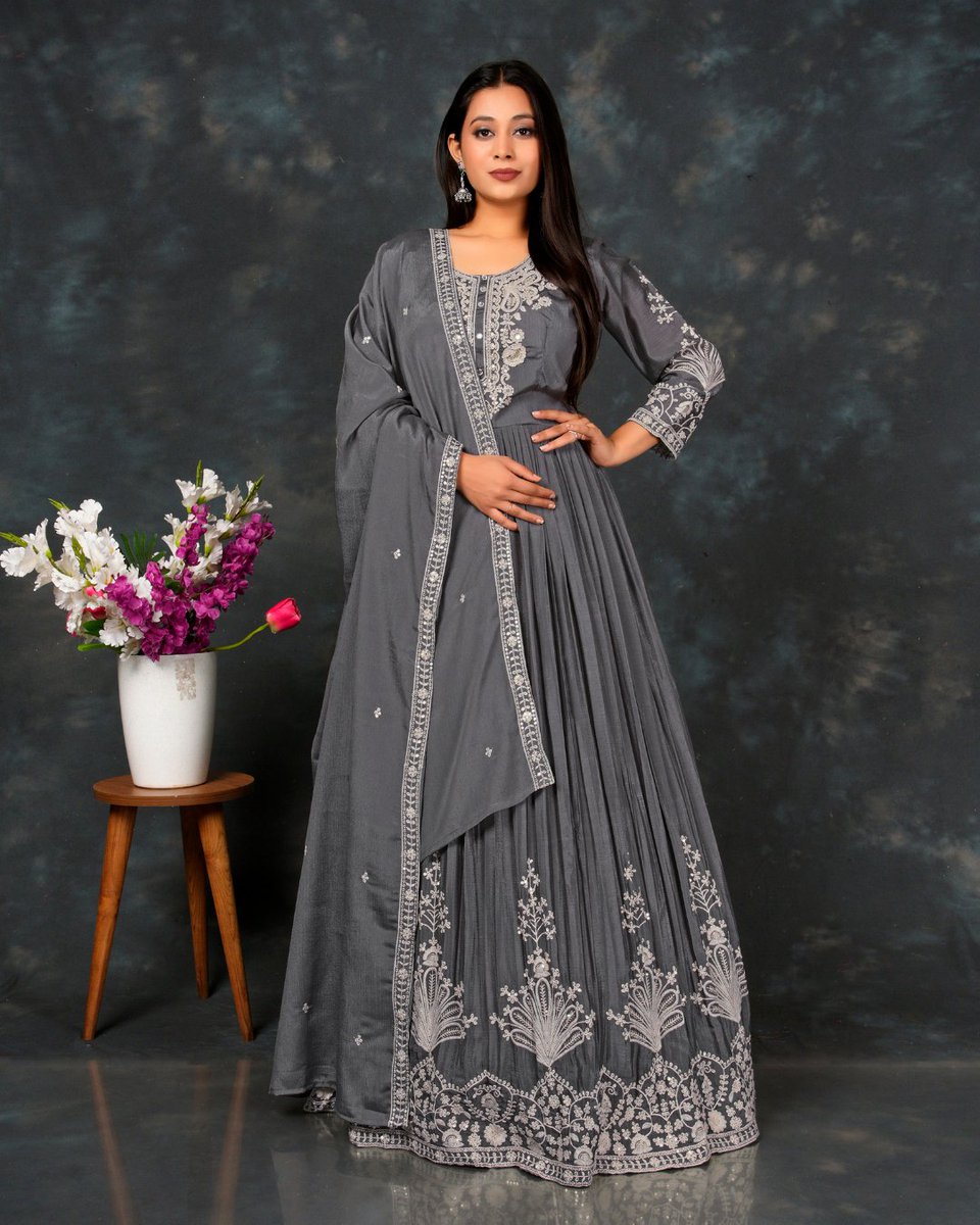 HalfsareeStudio's tweet image. Charcoal Grey Embroidered Party Wear Gown with Dupatta
The flowing flare adds graceful movement, while the detailed borders and neckline create a regal finish. 
🆔 Design No: RPG-1240
📞 Contact: +91 98251 35519
@HalfsareeStudio 

#ethnicfashion #designergown #weddingedit