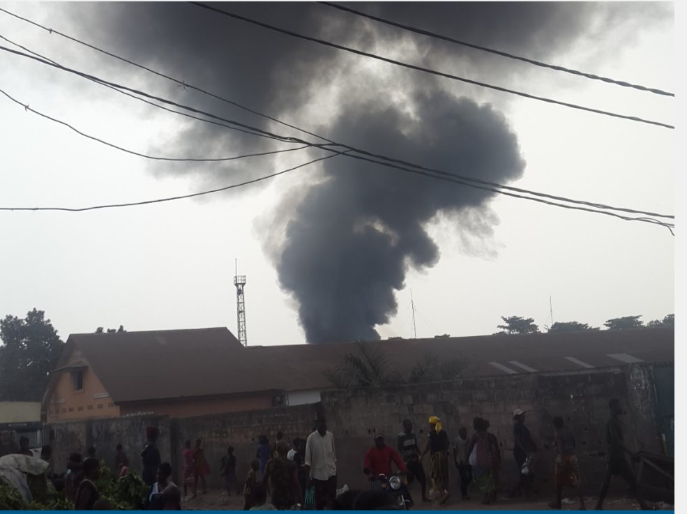 Ikigega kibikwamo lisansi cyahiye kigakongoka mu nkongi yabaye ku wa Mbere tariki ya 2 Gashyantare, hafi y’ahitwa ONATRA, ku muhanda wa 7, mu Murenge wa Limete, mu gace k’inganda, i #Kinshasa <a href="/Presidence_RDC/">Présidence RDC 🇨🇩</a>
kiny.taarifa.rw/drc-ikigega-cy…