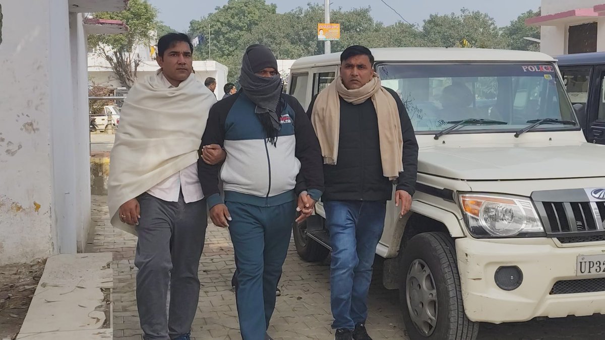 bstvlive's tweet photo. गाजियाबाद 

➡निवाड़ी थाने का इंस्पेक्टर घूस लेते गिरफ्तार
➡जयपाल सिंह रावत 50,000 घूस लेते अरेस्ट
➡मेरठ की विजिलेंस टीम ने रंगे हाथों पकड़ा

#Ghaziabad #Meerut #CorruptionInPolice @ghaziabadpolice https://t.co/T6zh7LzBup