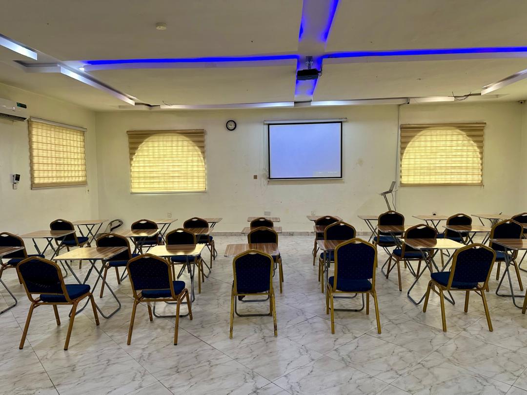 premierhubng's tweet image. A space designed to bring ideas to life ✨
Our event room is perfect for trainings, workshops, seminars, and impactful gatherings. It’s spacious, comfortable, and fully set up to support productivity and collaboration.
Ready to host your next event?

#EventSpace