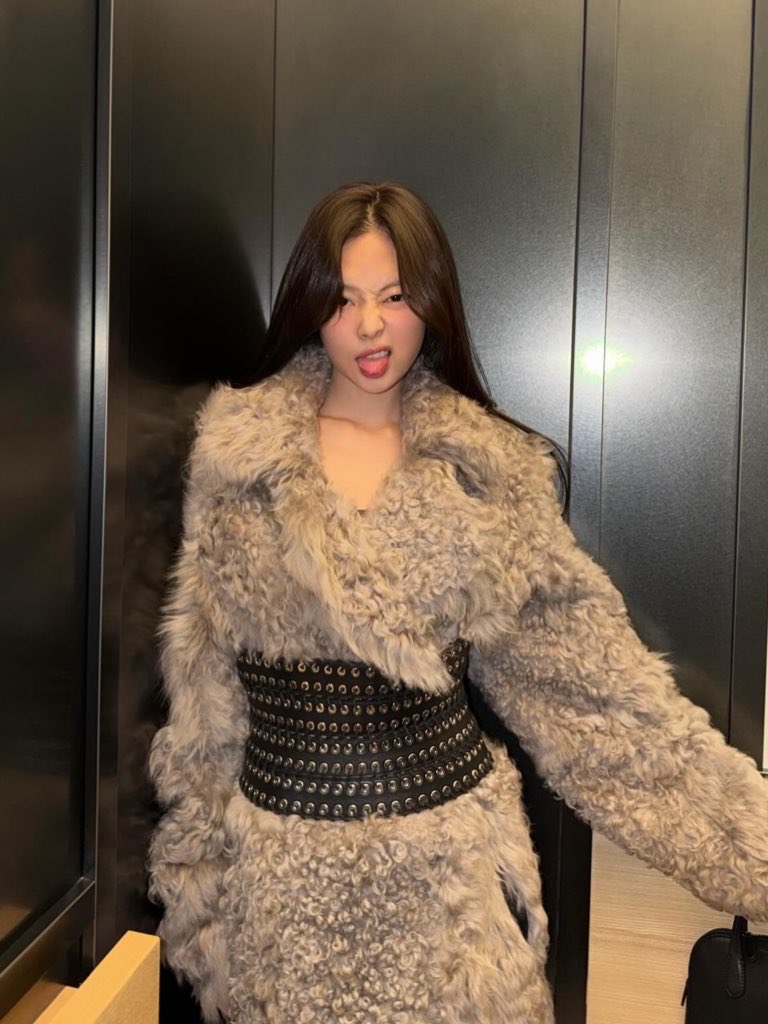 jnkzip's tweet image. 🧛‍♀️