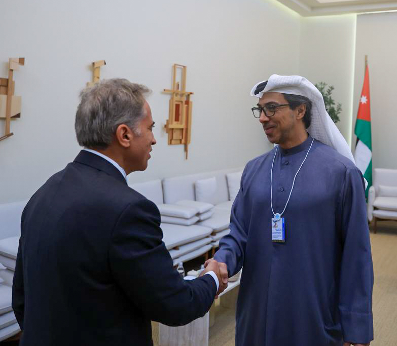PrimeMinistry's tweet photo. رئيس الوزراء الدكتور جعفر حسَّان يشارك في القمَّة العالميَّة للحكومات في دبي ويبحث مع الشيخ منصور بن زايد سبل تعزيز التَّعاون الثُّنائي الأخوي بين البلدين، خصوصاً في المجالات الاقتصادية والاستثماريّة

حسَّان وبن زايد يؤكِّدان حرص البلدين المشترك على توسيع آفاق التعاون بينهما؛ تحقيقاً لرؤى وتطلُّعات جلالة الملك عبدالله الثَّاني وأخيه سمو الشيخ محمَّد بن زايد آل نهيَّان

حسَّان وبن زايد يؤكِّدان أهمية الشَّراكة الاقتصاديَّة والاستثماريَّة بين الأردن والإمارات في ضوء اتفاقيَّة الشراكة الاقتصادية الشاملة الموقَّعة بينهما

رئيس الوزراء يبحث مع نظيره اللُّبناني ورئيس حكومة إقليم كردستان العراق تعزيز علاقات التَّعاون المشترك ومجمل الأوضاع في المنطقة

التفاصيل: https://t.co/drIExcsTnp